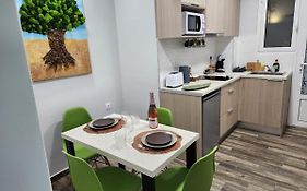 Cozy Apartment Metaxourgeio Greendom